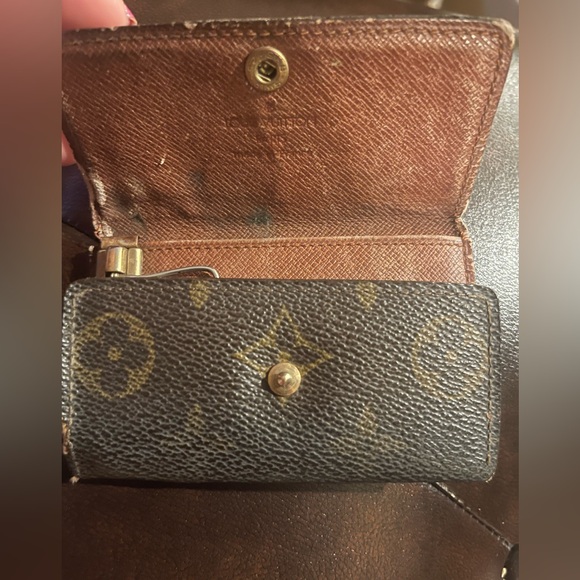 Louis Vuitton Key Holder - Picture 4 of 5